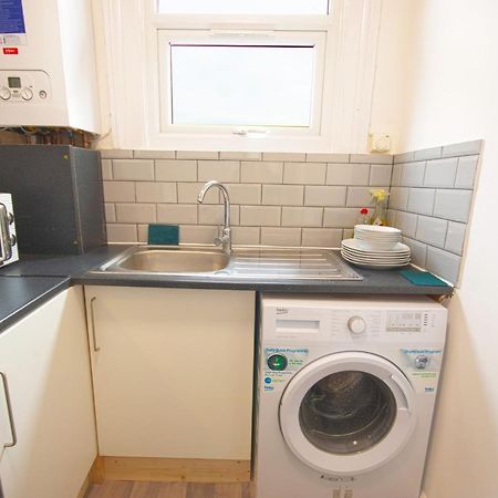 לונדון Cosy Family Home W/Wi-Fi, Parking, Self Check-In מראה חיצוני תמונה