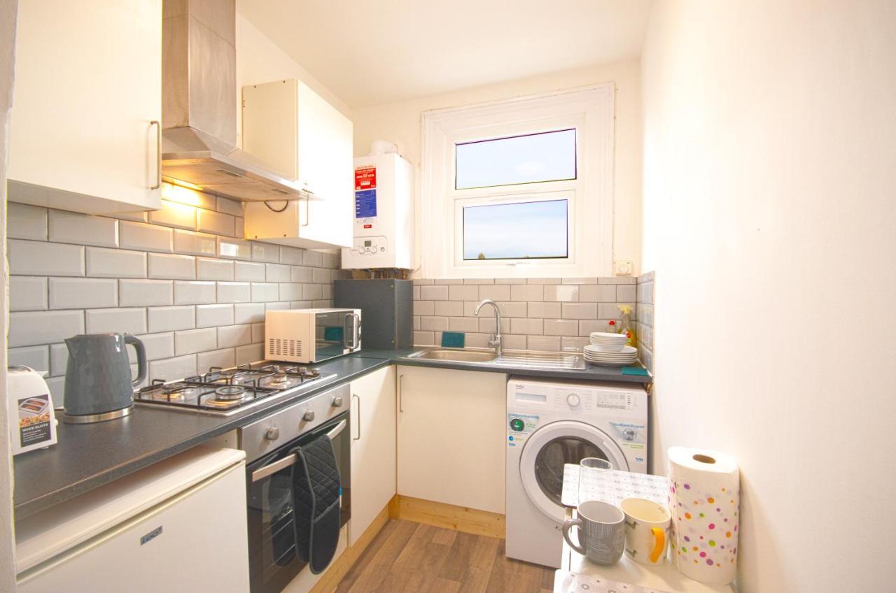 לונדון Cosy Family Home W/Wi-Fi, Parking, Self Check-In מראה חיצוני תמונה